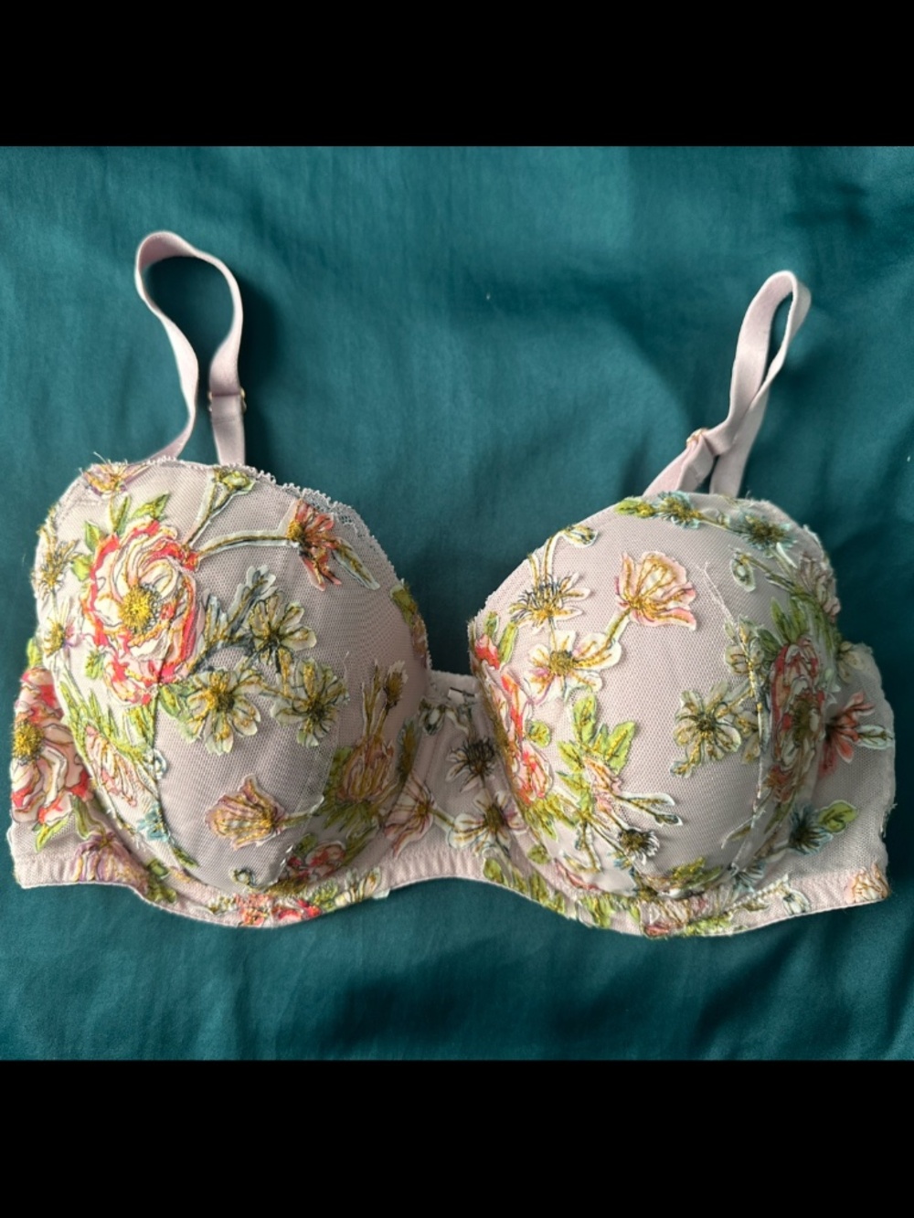 🌸 Victoria’s Secret Floral Embroidered Demi Bra – 36D 🌸